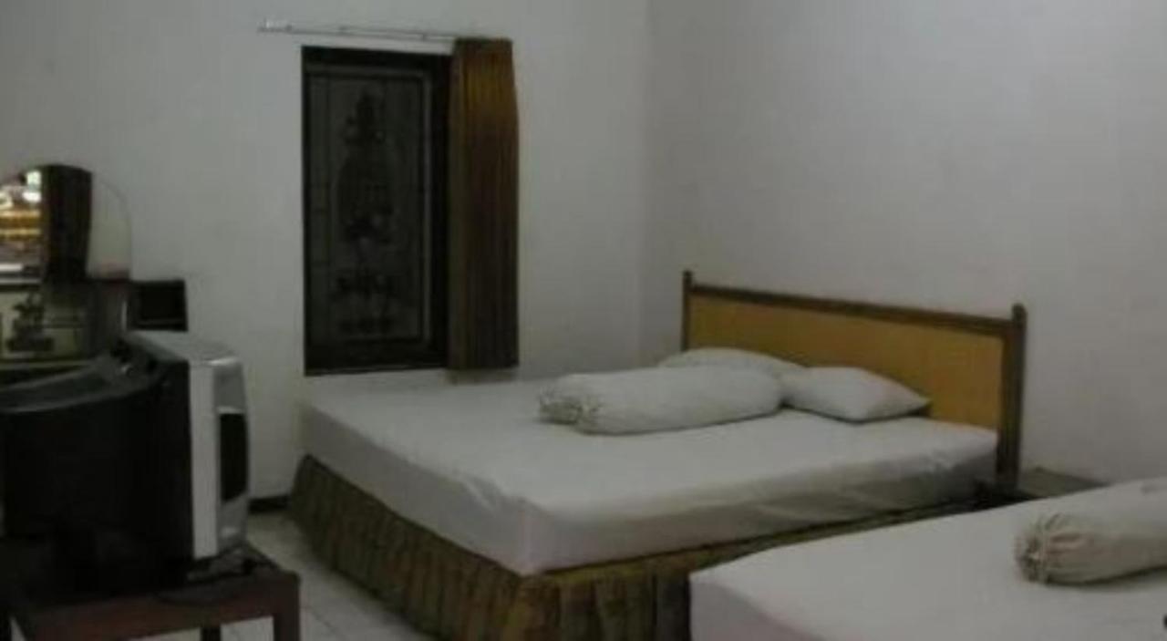 Hotel Paramitha Probolinggo Exterior photo